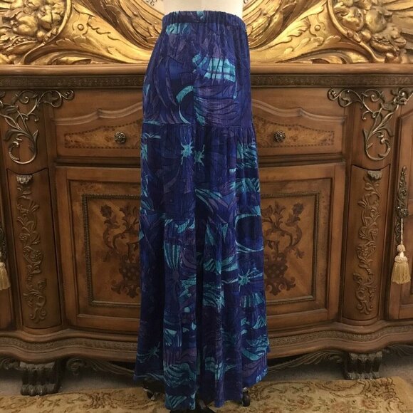 Draper & Damon's. Size Large. Textured 35" Full Skirt. Elastic waist. B23 - Picture 4 of 7